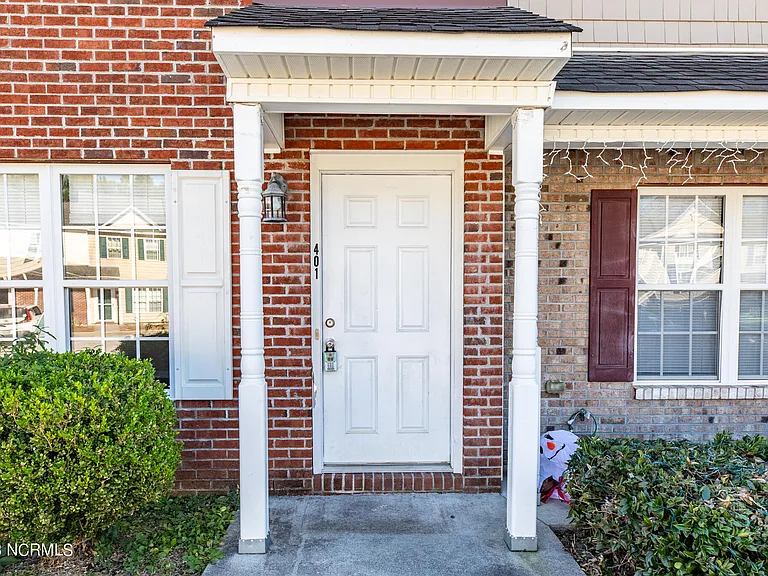 401 Springwood Dr — Photo 3