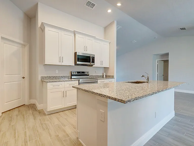 2352 SW Plum Ct — Photo 15