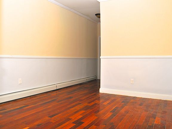 4th image of 435 Marion St APT 1R