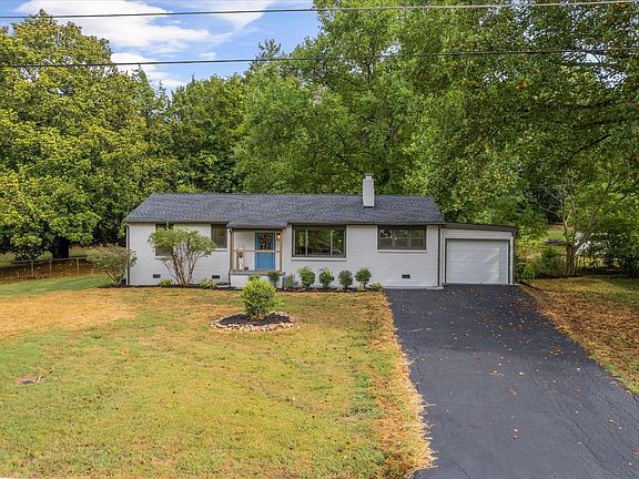 2nd image of 208 Meadowview Dr