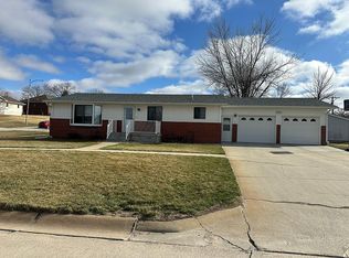 301 Grace St, Howells, NE 68641