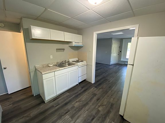 4th image of 627 Main St #B1