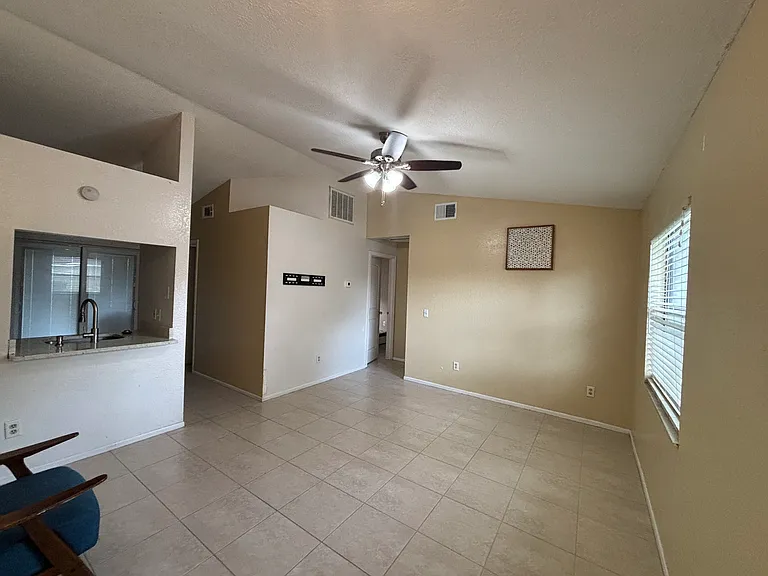 5309 Peach Ave #B — Photo 3