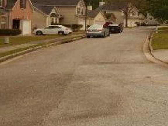 Exterior Neighborhood (street photo)