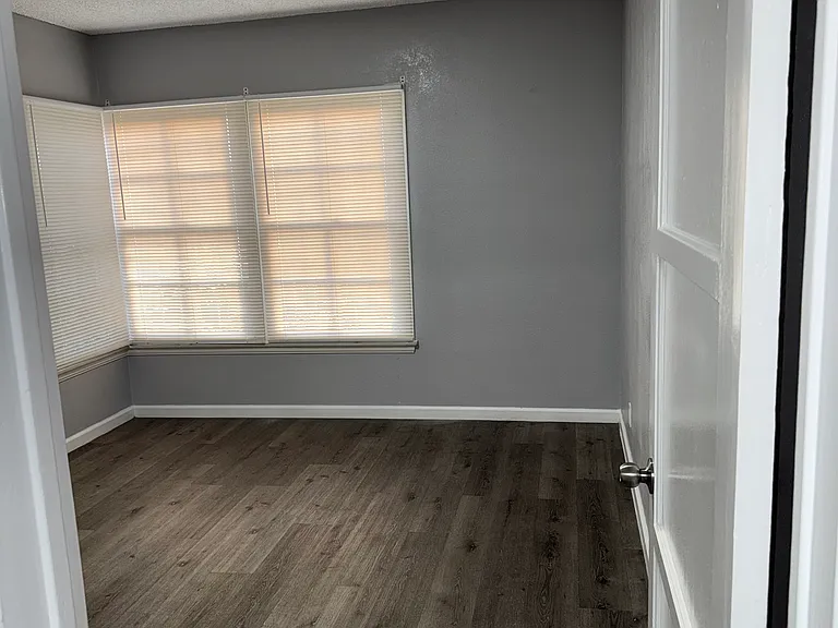 9614 S 8th Ave — Photo 18