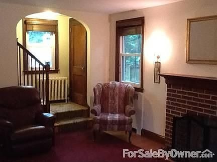 2nd image of 215 S Irving St