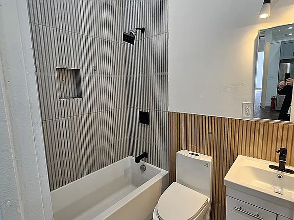 5th image of 60 Jordan Ave #2E