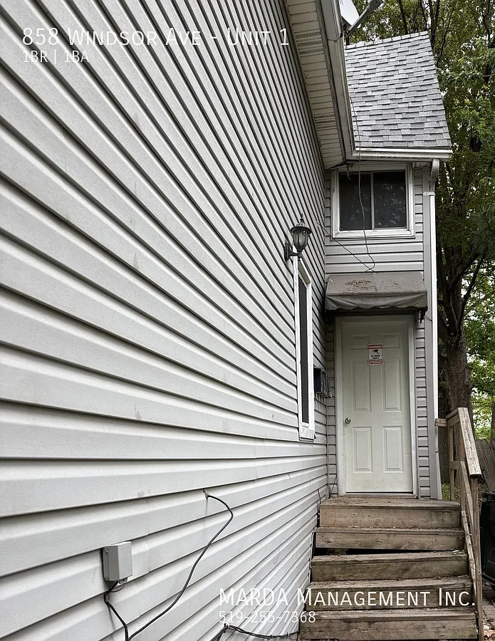Cozy 1 Bed/1 Bath Downtown Windsor + Gas — Photo 3