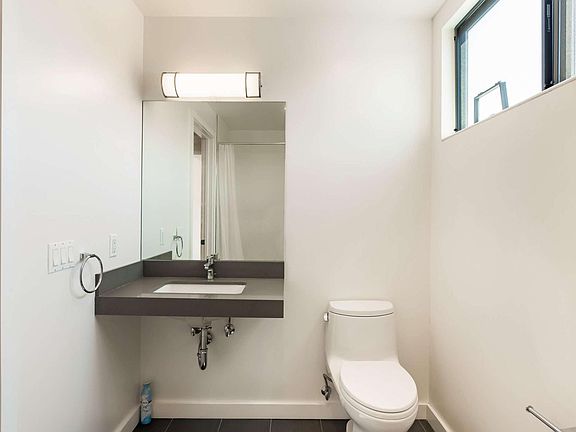 Level 1 - 1 Bathroom