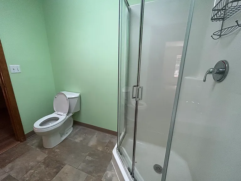611 Glen St #B — Photo 9