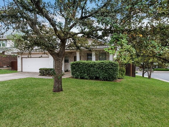 2nd image of 7230 Carriage Oaks