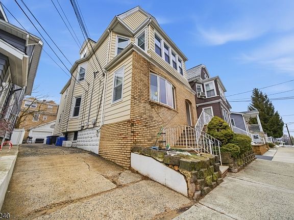 2nd image of 18-20 Rutland Ave