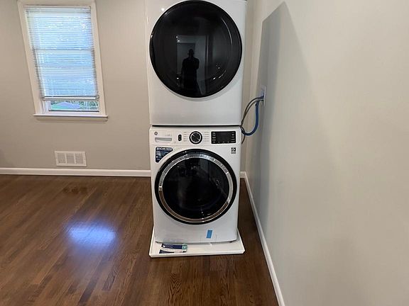 Washer dryer in unit