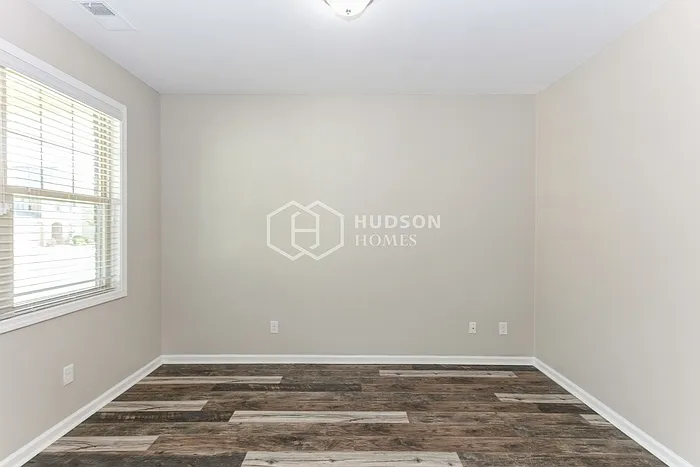 319 Lanier Ct — Photo 12