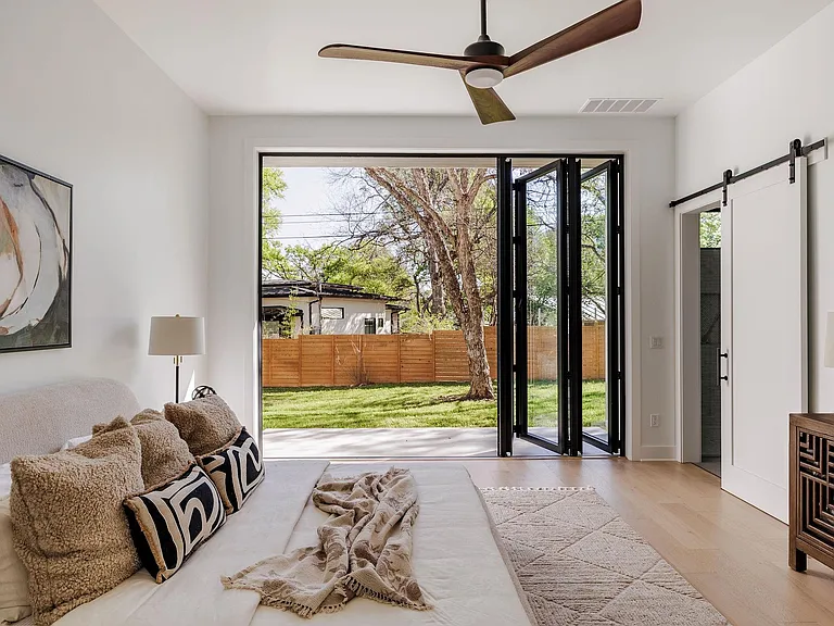 2504 Bluffview Dr — Photo 14