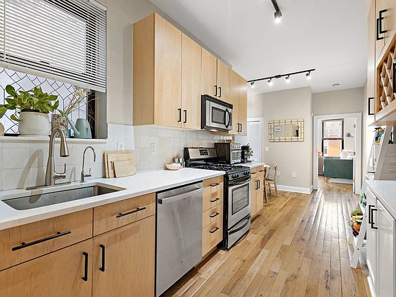 4th image of 717 Willow Ave APT 6