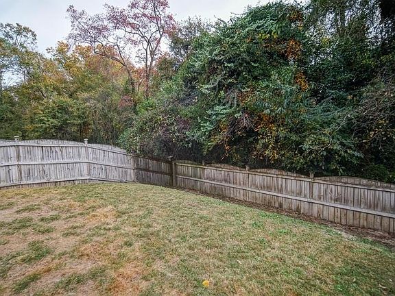 3rd image of 160 Weeping Oak Ln