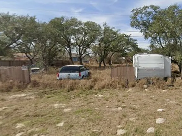 215 Stanley St, Rockport, TX 78382
