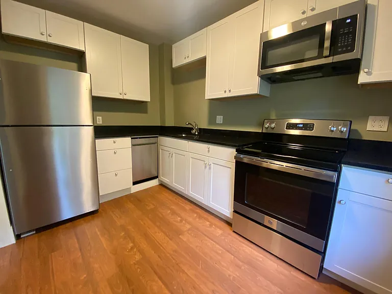 95 Wurts St #2 — Photo 11