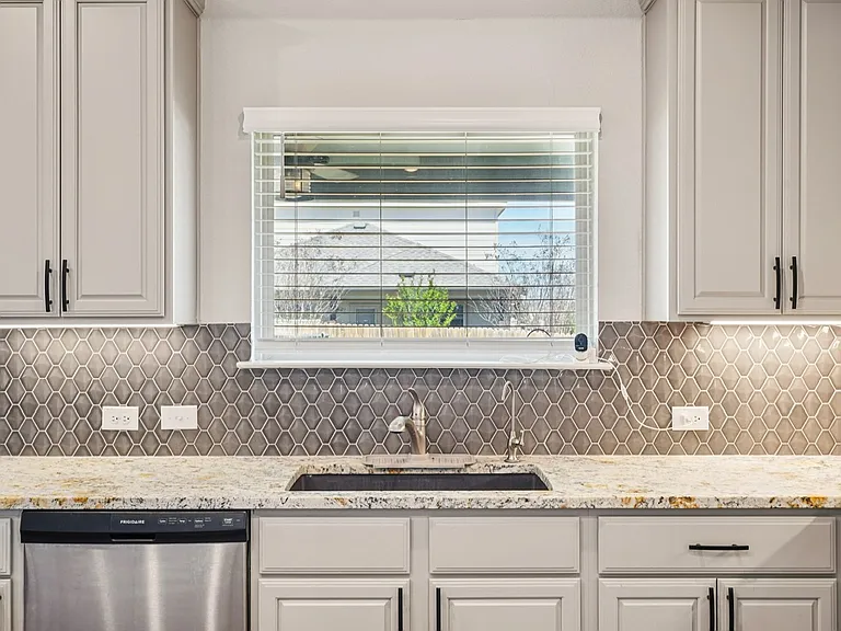 2034 Egret Ave — Photo 7