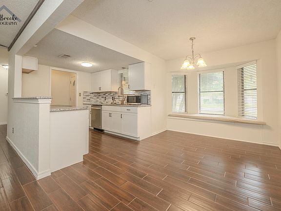 4th image of 1609 Grandview W