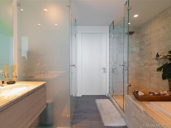 5th image of 2900 NE 7th Ave Unit 403