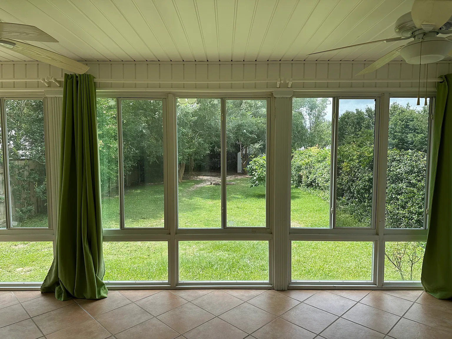 985 Tinson Cir — Photo 3