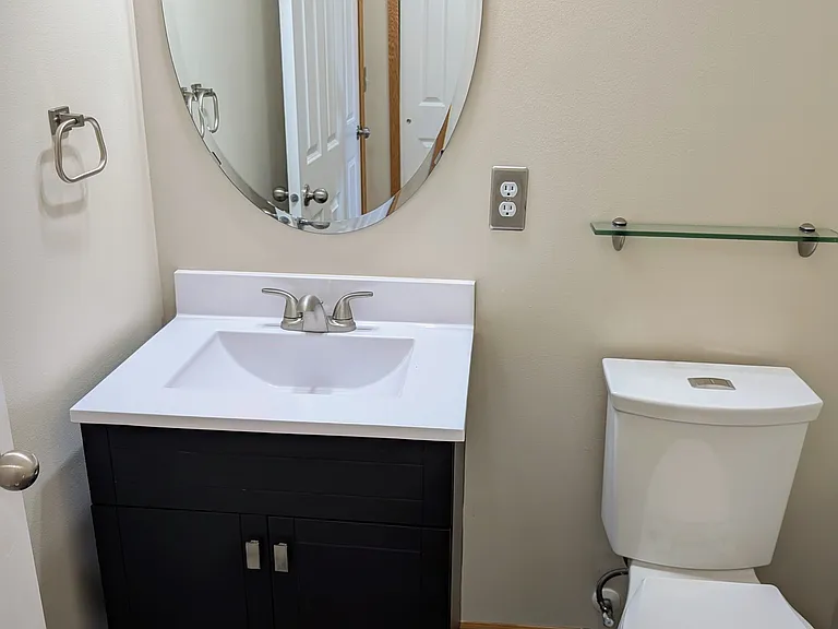 594 Sutherland Dr — Photo 4