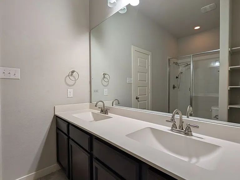2237 Avery Vlg — Photo 21