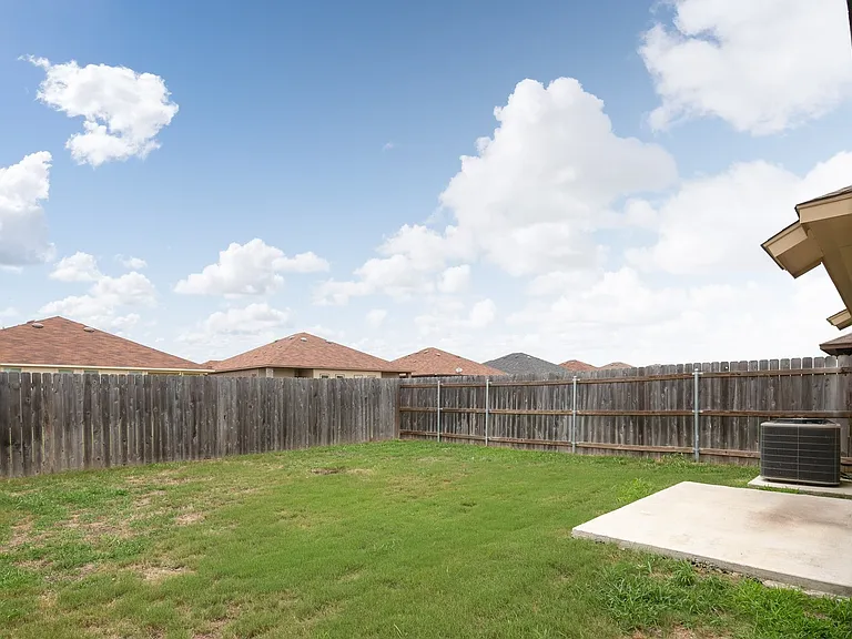 541 Creekside Frst — Photo 14
