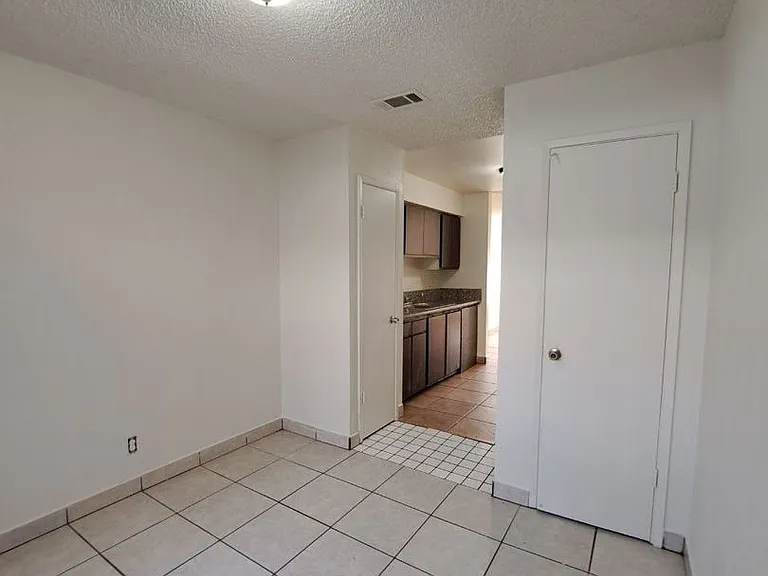 3449 N. Marks Avenue — Photo 5