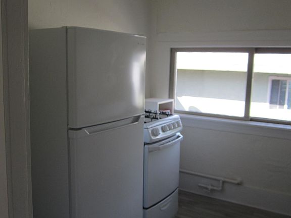 3rd image of 1524 Bath St #3