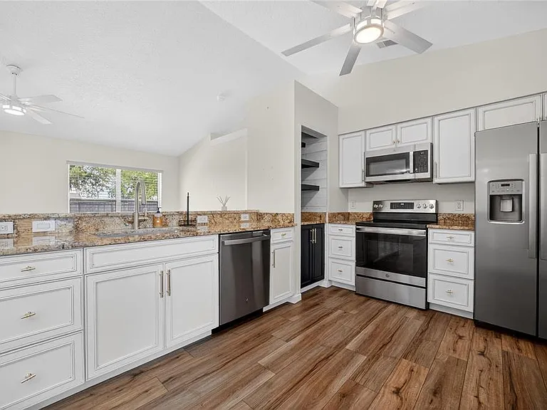 10748 Siena Dr — Photo 28