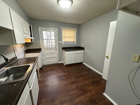 4th image of 3803 Hyacinth Dr