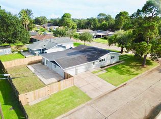 Magnolia Ln, Groves, TX 77619