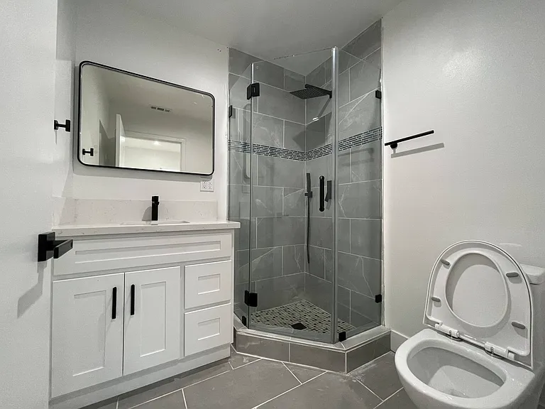 1340 W 37th St #1342-1/4 — Photo 14