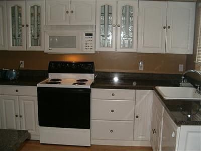 4th image of 2550 Fleetwood Ave