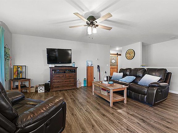 5th image of 1194 Radcliffe Dr