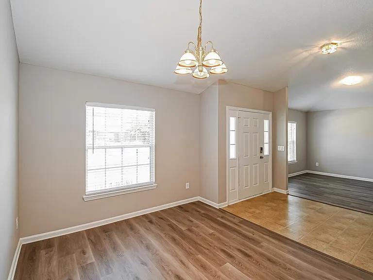 9225 Hawks Run Ln — Photo 5
