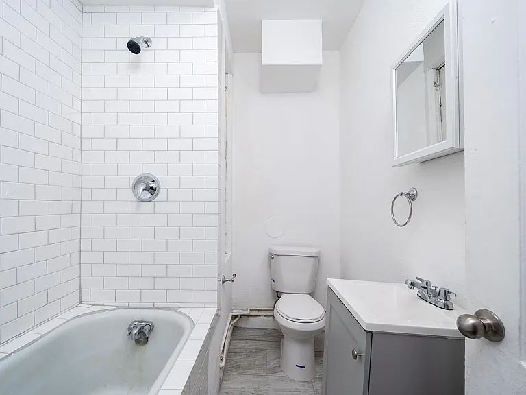 Sunset Heights - 412 W Yandell Street — Photo 11