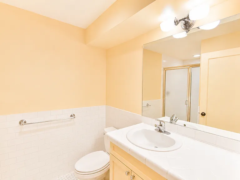 120 W Highland Dr #120 — Photo 3