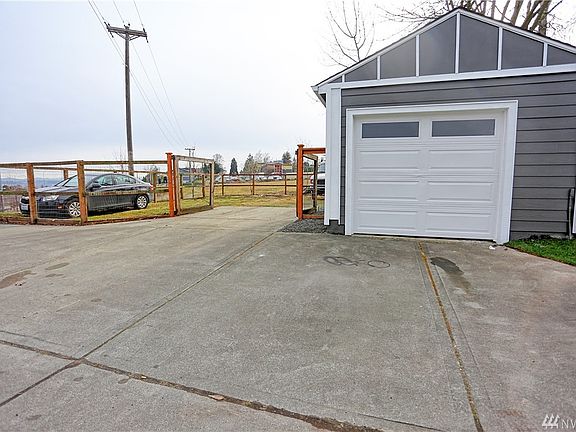 3rd image of 3223 S Thompson Ave