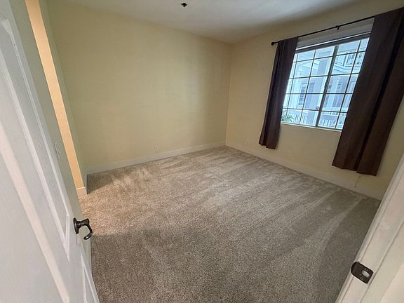 3rd image of 20371 Bluffside Cir APT 204