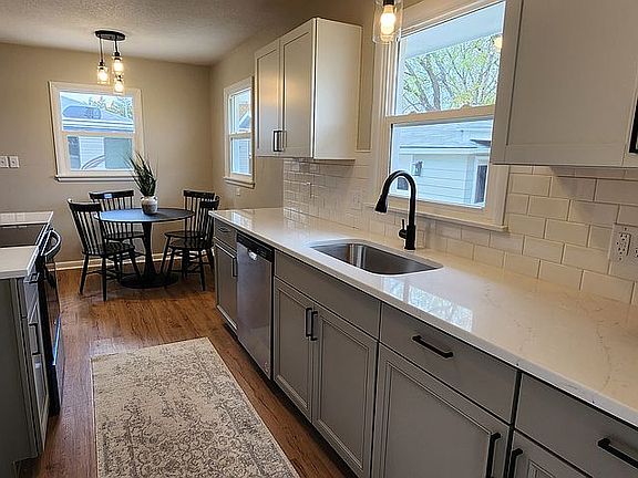 5th image of 1127 Maple Ave