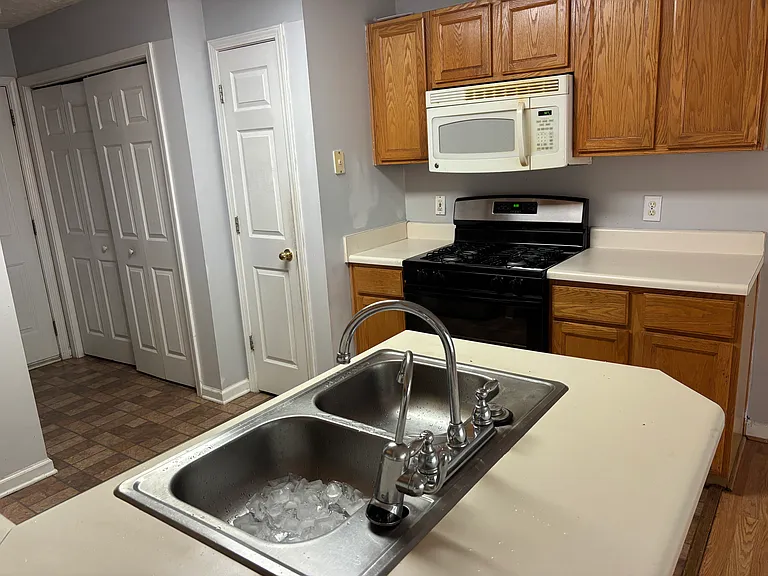 310 Paxton Ct — Photo 6