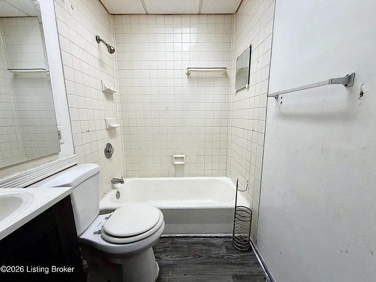 900 Beecher St — Photo 8