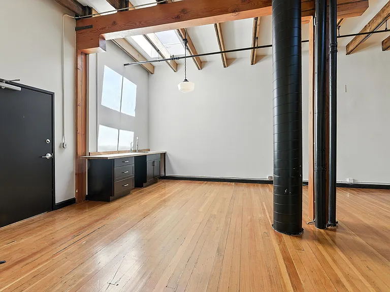 1306 NW Hoyt St #402 — Photo 4