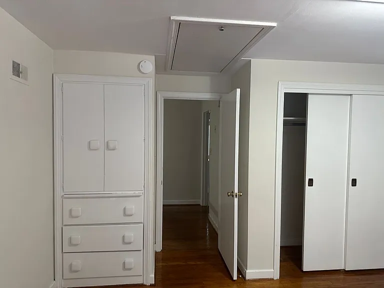 1115 Woodburn Rd — Photo 10