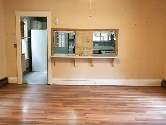 5th image of 325 S Main St