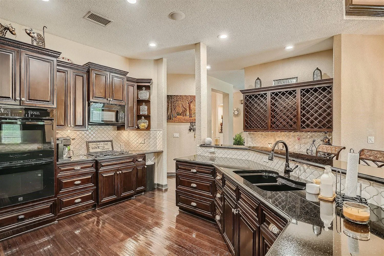 4 bed, 3.5 bath, 3600 sqft, $4,200 — Photo 1